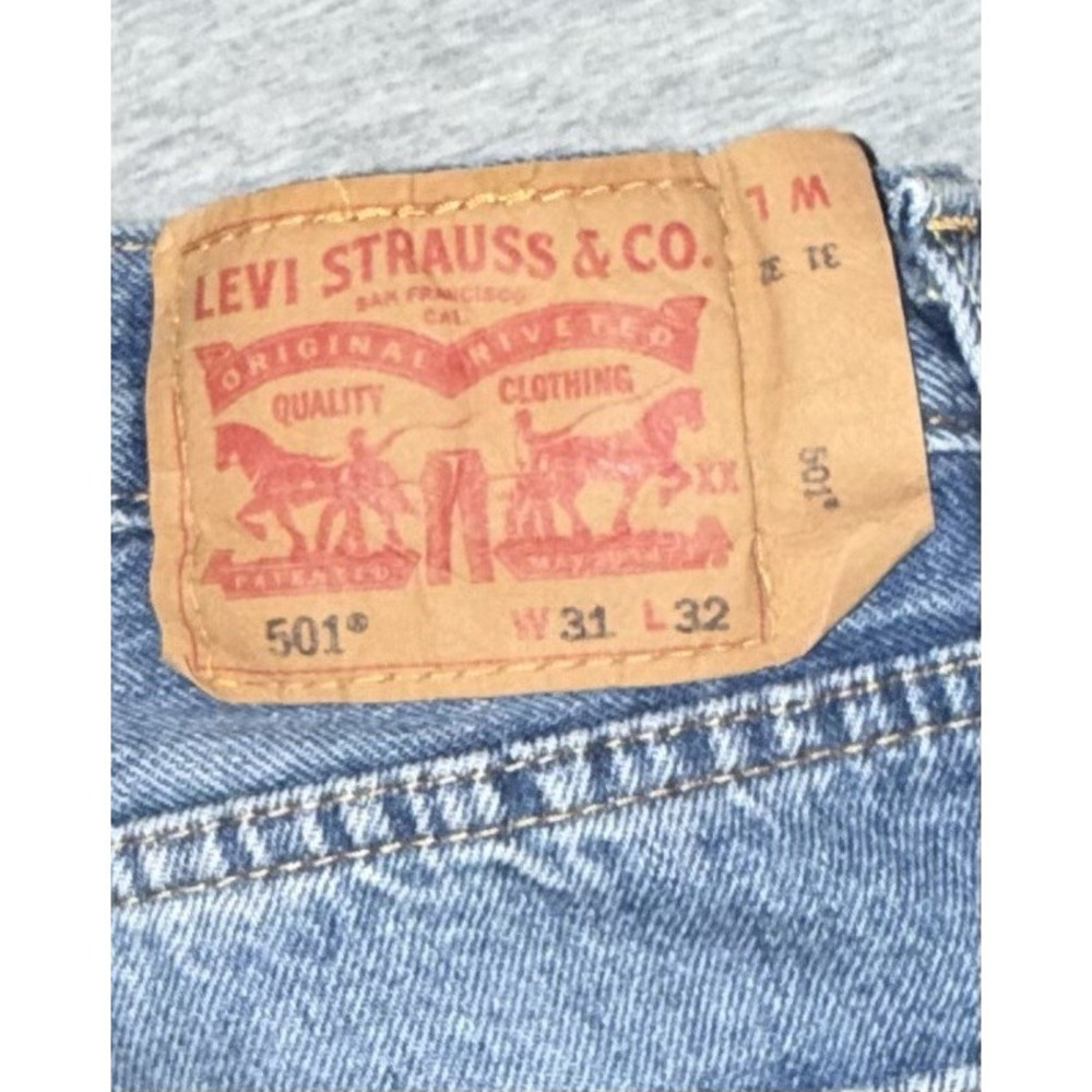 Levi‎ 501 Straight Leg Size 31x32 Distressed Ripped Jeans Medium Wash Button Fly - Picture 5 of 13
